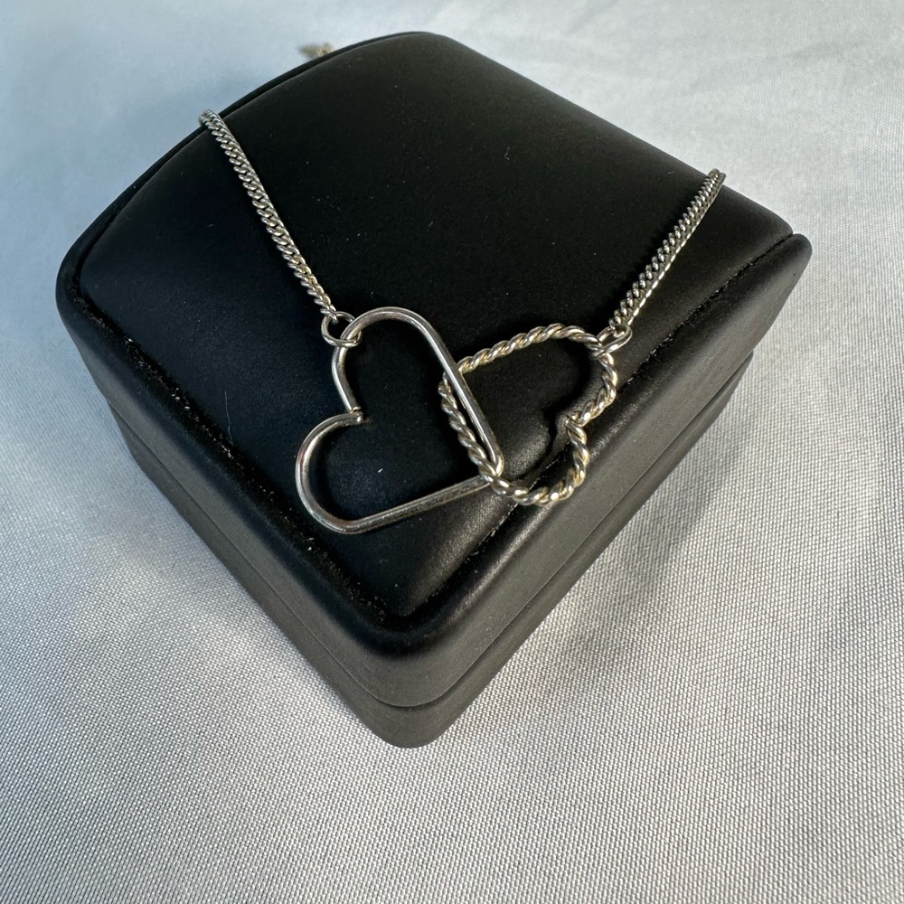 Dainty interlocking floating hearts necklace